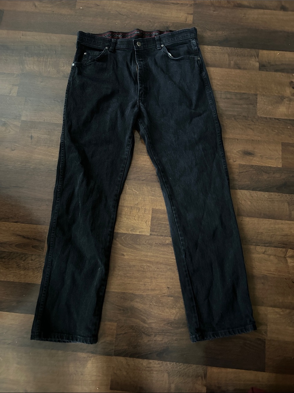 Wrangler Black Straight Leg Men's Jeans